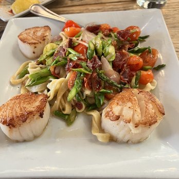 Nicoletta's Table - This dish was amazing!  Scallops were perfect and the mix of asparagus and pancetta with the fettuccine was out of this world! - Italian Near Me - Lake Oswego, Oregon