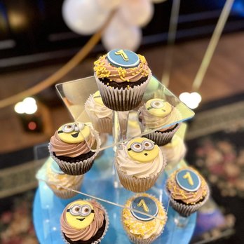 Cakes by Frosted - Minion cupcakes - Desserts Near Me - Edmonds, Washington Cakes by Frosted - Minion cupcakes - Desserts Near Me - Edmonds, Washington