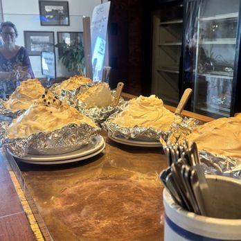 Blue Springs Cafe - Do you see that merengue! - American Near Me - Highland, Illinois