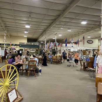 Shenandoah Heritage Market - This is the main area when you walk inside. - Farmers Market Near Me - Harrisonburg, Virginia