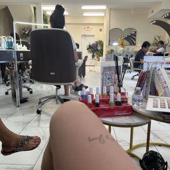 LA VIE Nails & Spa - over crowding - Nail Salons Near Me - Selbyville, Delaware