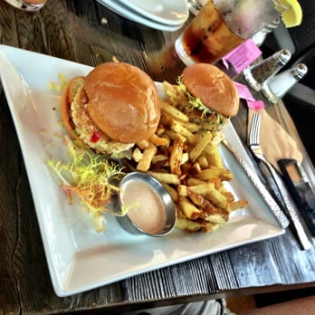 Eureka! - Crab cake sliders - American Near Me - Indian Wells, California Eureka! - Crab cake sliders - American Near Me - Indian Wells, California