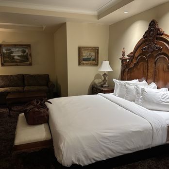 Davenport Hotel, Autograph Collection - Larger King Room - Hotels Near Me - Spokane, Washington Davenport Hotel, Autograph Collection - Larger King Room - Hotels Near Me - Spokane, Washington