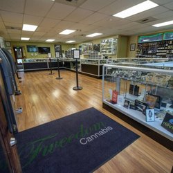 Fweedom Cannabis Mountlake Terrace - Budroom floor.