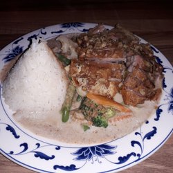 Song Long Quan - Ente gebacken mit Erdnusssauce, kleiner Teller / roast duck with peanut sauce, small plate