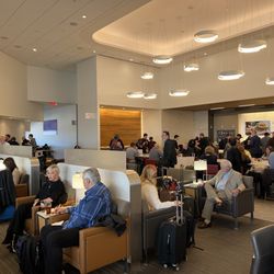 American Airlines Admirals Club DFW-D - Bar