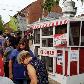 Red's Eats - Well worth the wait! - Seafood Near Me - Wiscasset, Maine