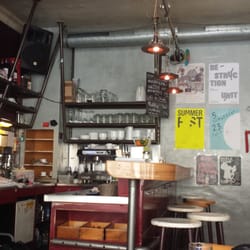 Kult - Bar mit Küchenaufzug, sehr witzig :)
