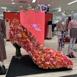 Love the Bloom display at Bloomingdales in Tysons. Love the Bloom display at Bloomingdales in Tysons.