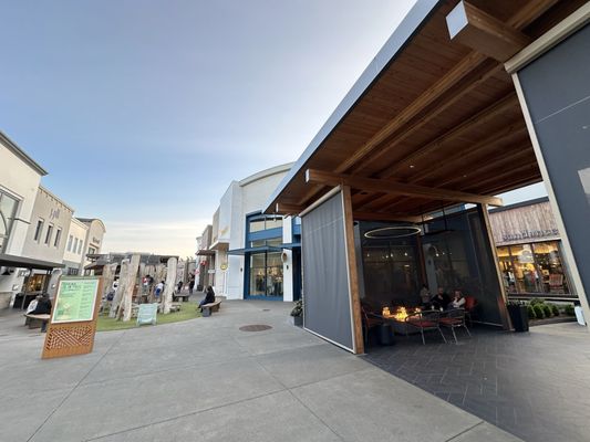 Bridgeport Village by null