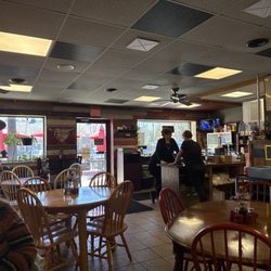 Lylah's - Interior