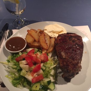Starzone - Entrecôte saignante avec patate et bonne salade super repas - Cocktail Bars Near Me - Quebec City, Quebec Starzone - Entrecôte saignante avec patate et bonne salade super repas - Cocktail Bars Near Me - Quebec City, Quebec