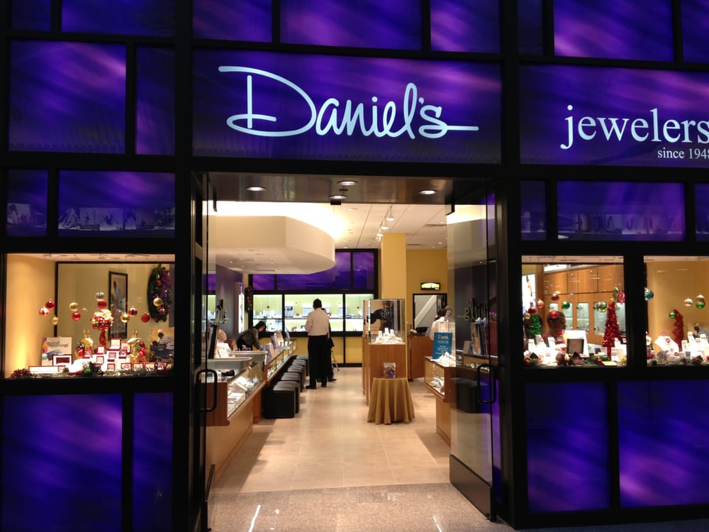 DANIEL’S JEWELERS Updated September 2024 17 Reviews 40820