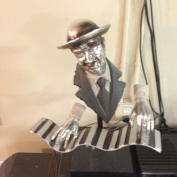 Barber Blues - Rad art .. This place has style #scavagesac - Barbers Near Me - Sacramento, California Barber Blues - Rad art .. This place has style #scavagesac - Barbers Near Me - Sacramento, California