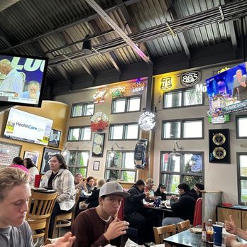 Dog House Grill - Inside - Packed on Tuesday afternoon during Thanksgiving week - Sports Bars Near Me - Fresno, California Dog House Grill - Inside - Packed on Tuesday afternoon during Thanksgiving week - Sports Bars Near Me - Fresno, California