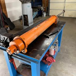 Soto Hydraulic Repair - Hydraulic cylinder repair from a boom truck