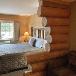 Whitefish Lodge and Suites - King room