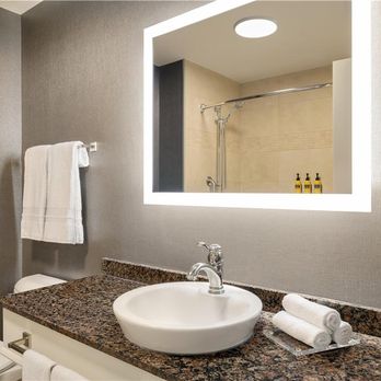 Le Saint Edouard - Guest Room Bathroom - Hotels Near Me - Quebec City, Quebec Le Saint Edouard - Guest Room Bathroom - Hotels Near Me - Quebec City, Quebec