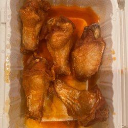 Flat Iron Pizza - Chicken wings medium hot