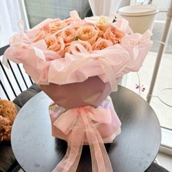 Ms Ku's Flowers and Desserts - 18 stems flowers without lighting