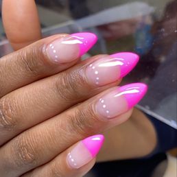 Absolutely love how creative these nail techs are! Absolutely love how creative these nail techs are!
