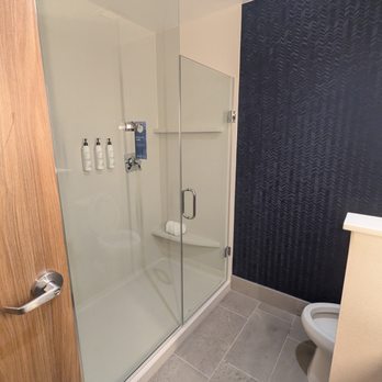 TownePlace Suites Cincinnati Oakley - Shower - Hotels Near Me - Cincinnati, Ohio TownePlace Suites Cincinnati Oakley - Shower - Hotels Near Me - Cincinnati, Ohio