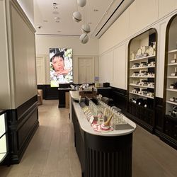 Jo Malone London - So many testers and the massage bar right behind that