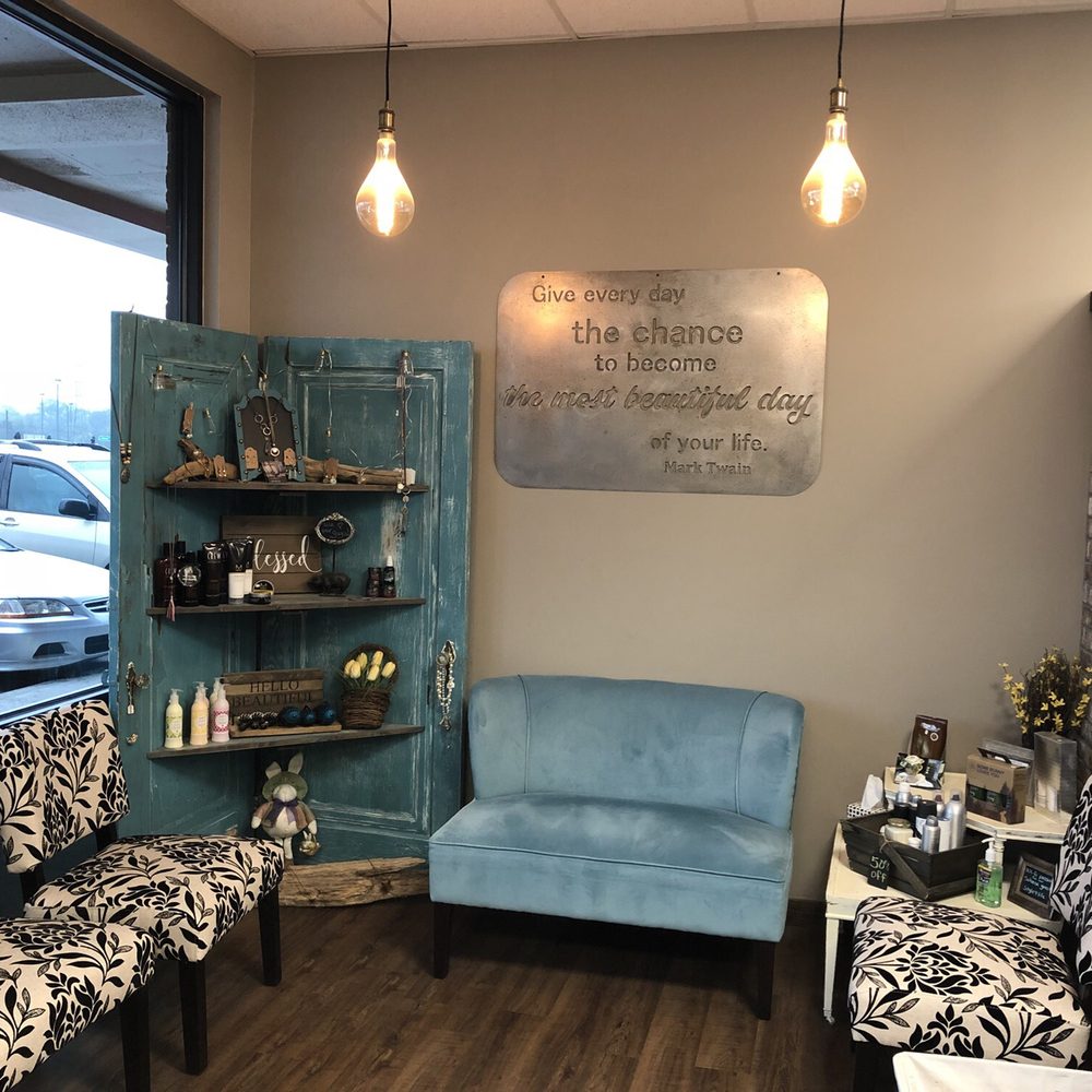 Salon OC - Beautiful waiting area. - Hair Salons Near Me - Knoxville, Tennessee Salon OC - Beautiful waiting area. - Hair Salons Near Me - Knoxville, Tennessee