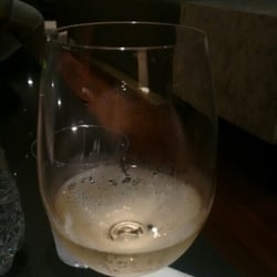 Amex Lounge - Um vinho para aguardar o vôo em bom estilo.