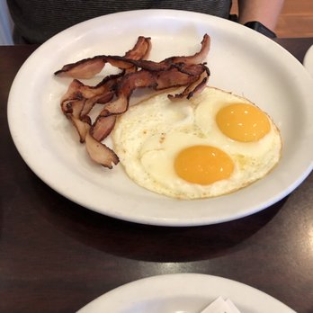 Eggs 'n Things - Waikiki Beach Eggspress - Sunny side eggs w/bacon - Breakfast & Brunch Near Me - Honolulu, Hawaii Eggs 'n Things - Waikiki Beach Eggspress - Sunny side eggs w/bacon - Breakfast & Brunch Near Me - Honolulu, Hawaii