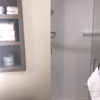 Courtyard by Marriott Phoenix Downtown - Shower - Hotels Near Me - Phoenix, Arizona