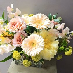 La Belle Flowers & Gifts - Blush and soft cream yellow
