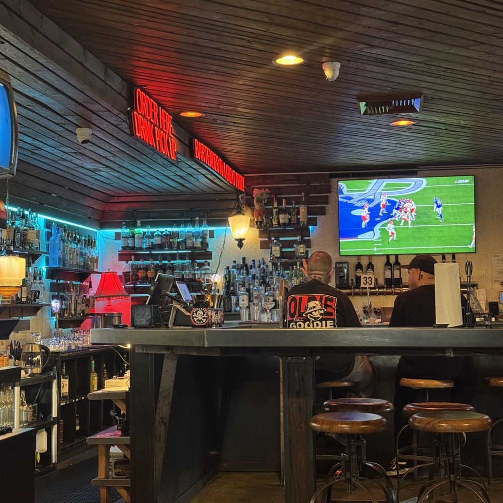 Noble Pie Parlor - Midtown - Bar - Chicken Wings Near Me - Reno, Nevada Noble Pie Parlor - Midtown - Bar - Chicken Wings Near Me - Reno, Nevada