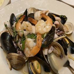 Angelina’s Pizzeria e Ristorante - Seafood pasta