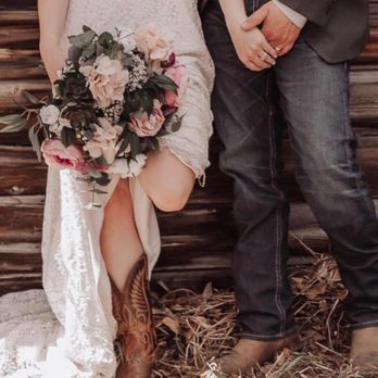 Tracks Pub - Cowgirl bouquet - Pubs Near Me - Olds, Alberta Tracks Pub - Cowgirl bouquet - Pubs Near Me - Olds, Alberta