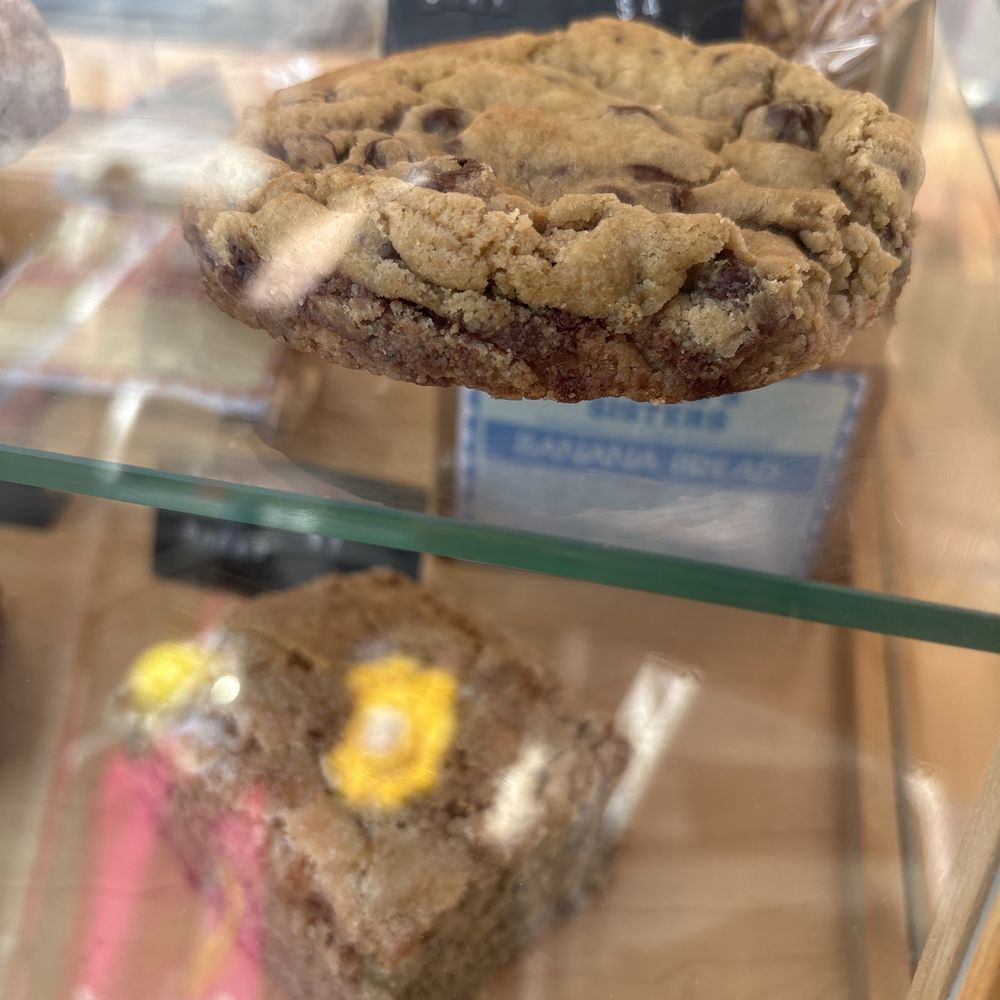 Dalton's Sisters - Chocolate chip cookie and banana bread - Bakeries Near Me - Costa Mesa, California