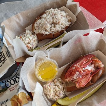 McLoons Lobster Shack - Lobster roll and crab roll - Seafood Near Me - South Thomaston, Maine