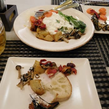 Reina Margherita - They make their own Mozzarella!! - Pizza Near Me - Barcelona, B Reina Margherita - They make their own Mozzarella!! - Pizza Near Me - Barcelona, B