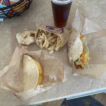 Taco Bell - Cheesy Gordita Crunch, Creamy Chipotle Chicken Crunchwrap Slider, Soft Taco Supreme, Cinnamon Twists and Iced tea. - Fast Food Near Me - Grand Rapids, Michigan