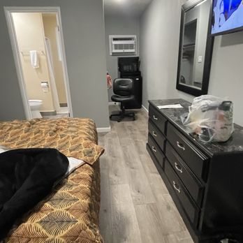 Studio Inn - That's the AC... far in the inner corner. - Hotels Near Me - Livermore, California