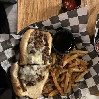 New Albany Tavern - Rosemary roast beef - Beer Bar Near Me - New Albany, Indiana