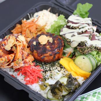 HanaPa'a 2 - Ahi Fever ($22) - spicy mayo, furikake seared, kimchi ahi patty, rice, greens, mac salad. Really great, highly recommend. - Poke Near Me - Honolulu, Hawaii