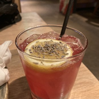Moku Kitchen - painted lady drink - Cocktail Bars Near Me - Honolulu, Hawaii