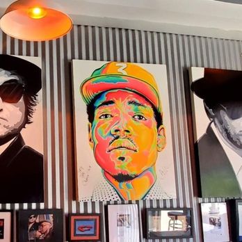 Chicago's Dog House - The décor screams this is an excellent totally complete Chicago experience - Hot Dogs Near Me - Chicago, Illinois Chicago's Dog House - The décor screams this is an excellent totally complete Chicago experience - Hot Dogs Near Me - Chicago, Illinois