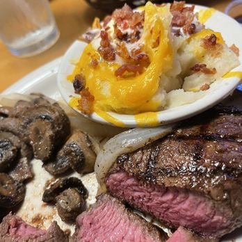 Texas Roadhouse - 6 oz sirloin medium rare with loaded mashed potatoes - Steakhouses Near Me - San Antonio, Texas Texas Roadhouse - 6 oz sirloin medium rare with loaded mashed potatoes - Steakhouses Near Me - San Antonio, Texas