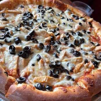Gay Nineties Pizza - Extra cheese pizza with olives and chicken - Italian Near Me - Pleasanton, California