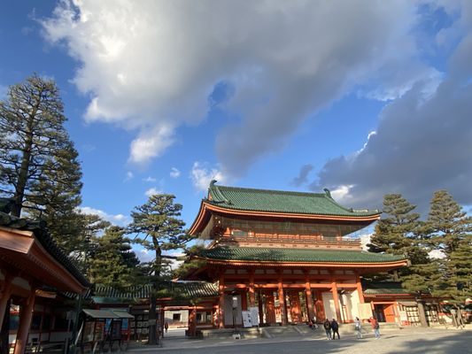 Heian Jingu Shrine by null