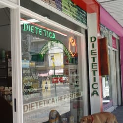 Integral Alimentos & Salud - Fachada con perro