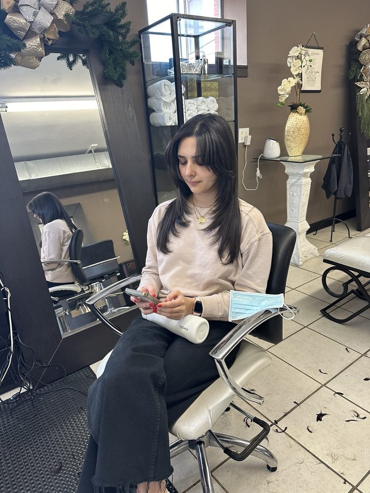 Karla's Hair Salon Logo