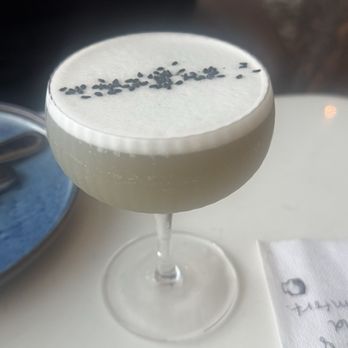 Magnolia House - Cocktail Bars Near Me - Pasadena, California